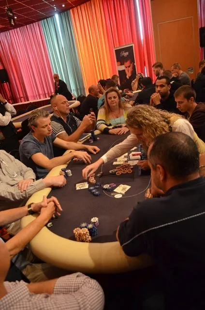 Tafel 11 | 2016/07 - Utrecht Poker Series - €700 NLHE Main Event 